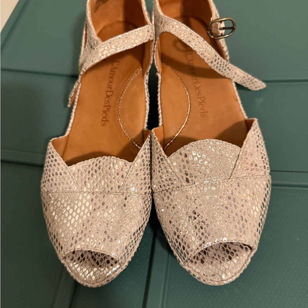 Peep-Toe Silver Sandals L'Amour des Pieds